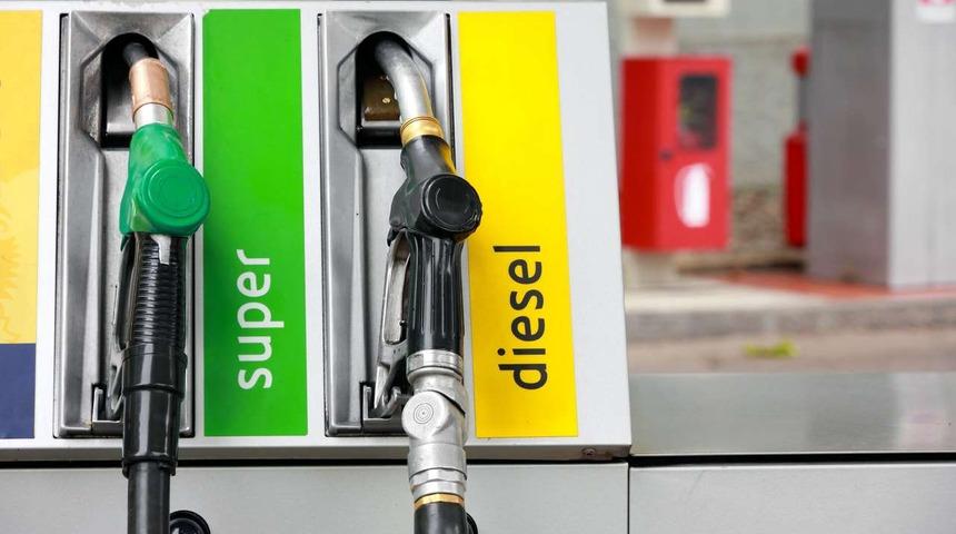 Akaryakıtta yeni gelişme!  Benzin yüzde 6,  motorin satışları ise yüzde 5...