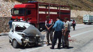 Konya'da kamyonla otomobil çarpıştı: 3 ölü, 3 yaralı