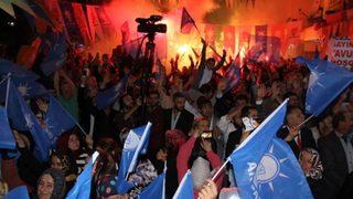 Müezzinoğlu'ndan miting gibi seçim bürosu açılışı