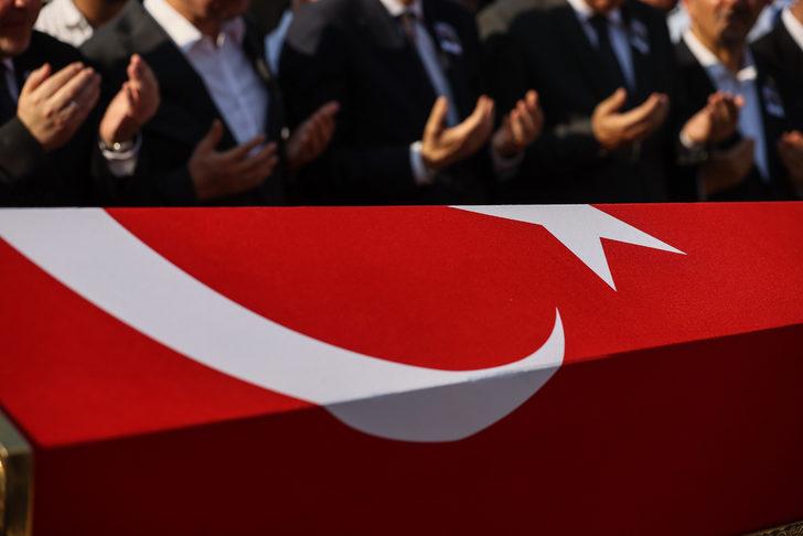 Şehit Astsubay Batuhan Şimşek, İzmir'de son yolculuğuna uğurlandı G1