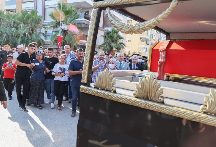 Şehit Astsubay Batuhan Şimşek, İzmir'de son yolculuğuna uğurlandı G3
