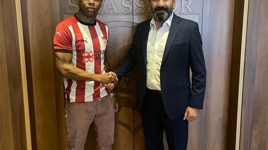 Sivasspor, Kamerunlu kanat oyuncusu Clinton N'Jie'yi transfer etti