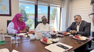 Eski Nijer Başbakanı Algabid'den Aziz Mahmut Hüdayi Vakfına ziyaret