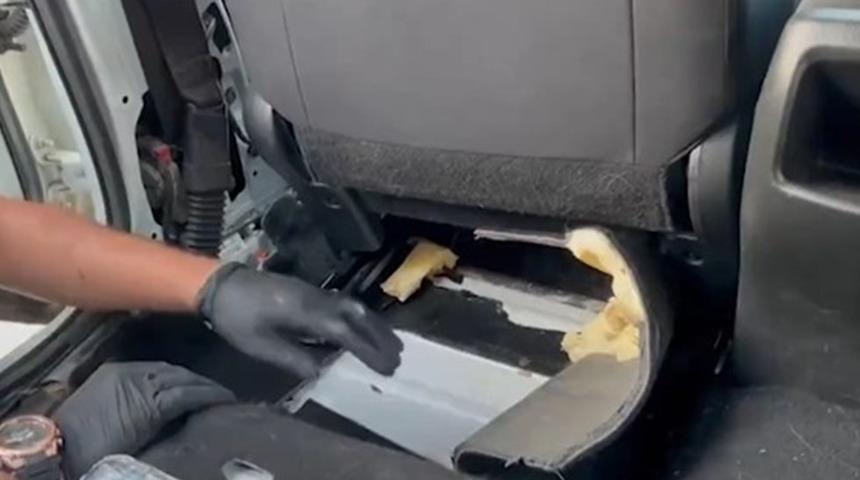 Aracın koltuğunun altından &ccedil;ıktı! Değeri 9 milyon lira...