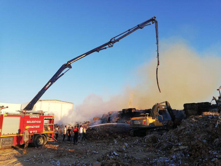 Çankırı'da kağıt fabrikasının bahçesinde çıkan yangın kontrol altına alındı G1
