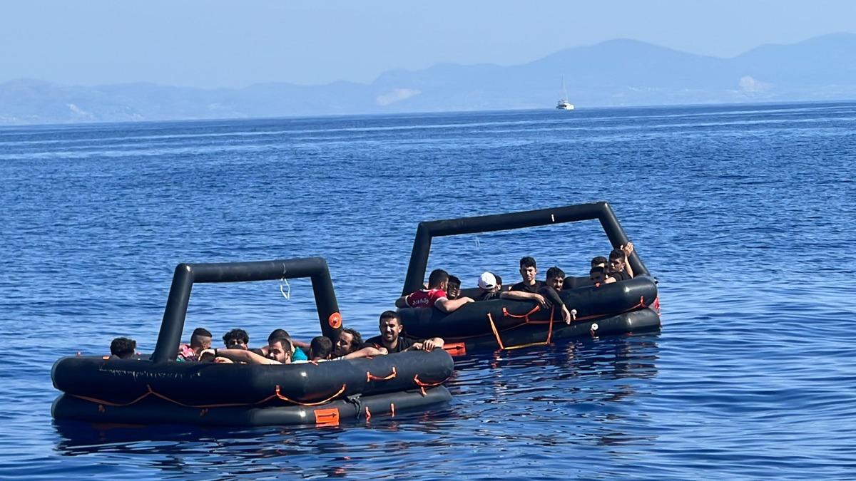 Muğla a&ccedil;ıklarında 101 d&uuml;zensiz g&ouml;&ccedil;men kurtarıldı