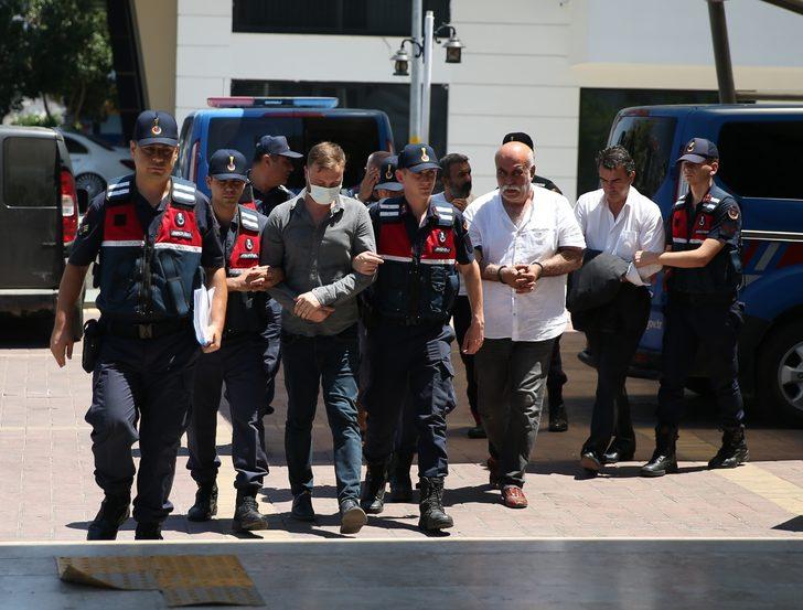 Antalya'da kendilerini "istihbaratçı" olarak tanıtan 5 zanlıdan 4'ü tutuklandı G2