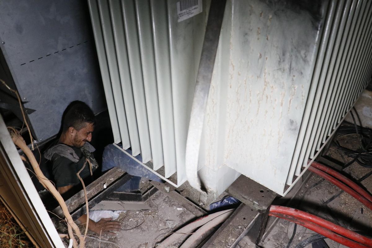 Adana'da kablo hırsızlığı zanlısı trafoda sıkışınca yakalandı