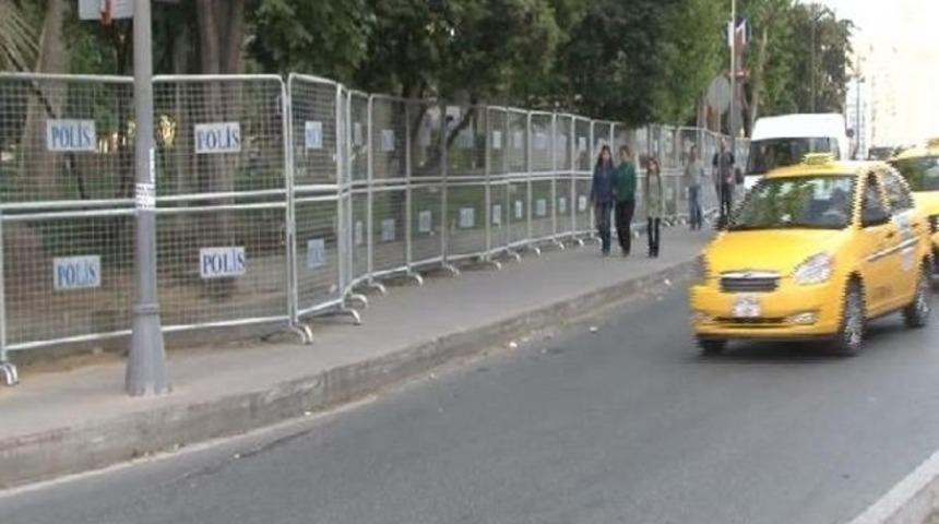 Taksim trafiğe açıldı