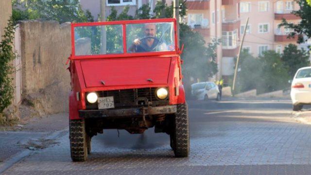 70 yıllık kamyonet görenleri şaşkına çeviriyor! Garajda tutuluyor... 'Bir tek bizde var, kokusu bile bir başka'