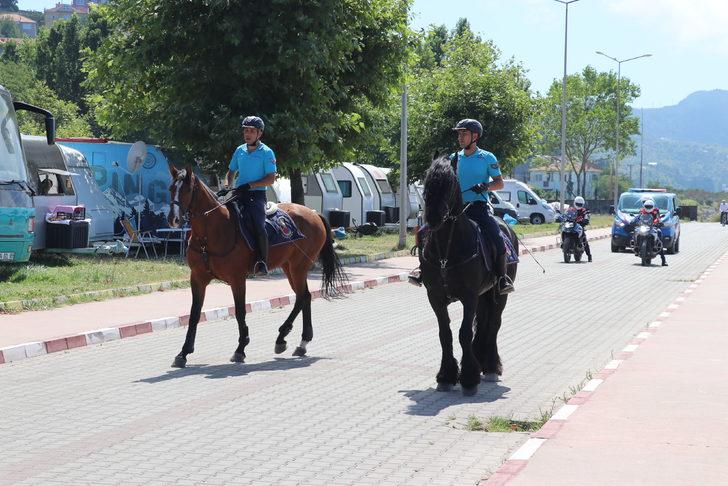 Zonguldak'ta sahiller atlı jandarma timine emanet G2