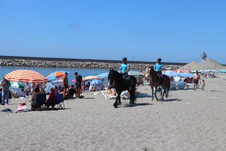Zonguldak'ta sahiller atlı jandarma timine emanet G4