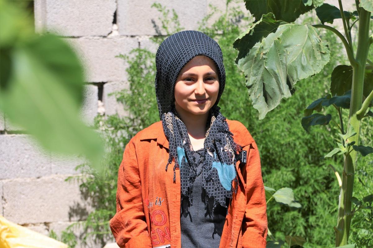 Aksaray'da doğuştan g&ouml;rme engelli Meryemana'nın "g&ouml;rme" sevinci