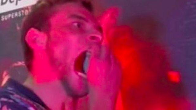 Güç gösterisi mide bulandırdı! Karma dövüş sanatları yıldızından akıllara zarar hareket