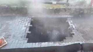 Görünmez kaza! Avustralyalı turist, zemin bir anda çökünce kaynar su dolu düdene düştü 