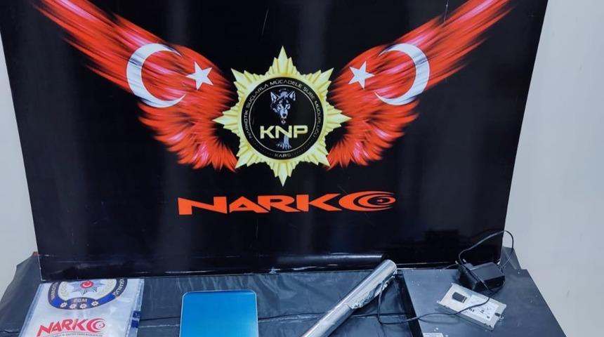 Kars'ta uyuşturucu operasyonunda 3 kişi yakalandı