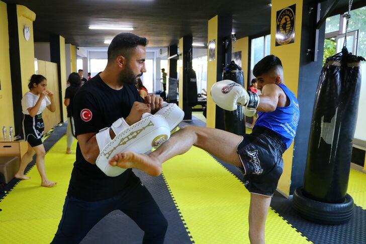 Dünya Muaythai Şampiyonası'na katılacak Cihan Doğu, altın madalya için çalışıyor: G5