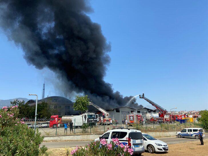 Denizli'de Çevik Kuvvet'e ait lojistik merkezinde yangın G2