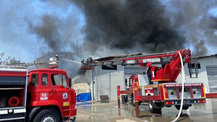 Denizli'de Çevik Kuvvet'e ait lojistik merkezinde yangın G3