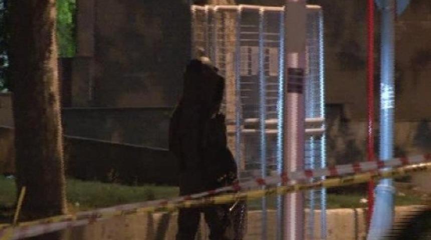 Taksim'de şüpheli valiz fünyeyle patlatıldı