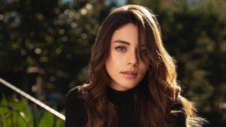 Emanet dizisinin Seher'i Sıla Türkoğlu göğüs dekolteli süper minisiyle dudak uçuklattı! Ortalık alev aldı