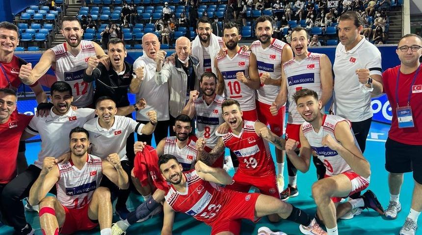 Son dakika spor haberi: A Milli Erkek Voleybol Takımı Güney Kore'yi 3-0 mağlup ederek finale yükseldi!