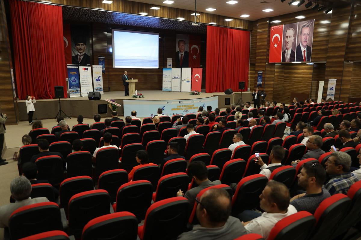 Van'da "Uluslararası Girişimci ve Yatırımcı Zirvesi" başladı