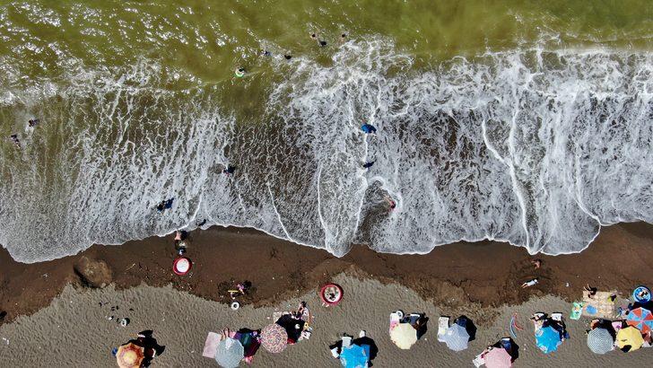 Akçakoca'da sıcak havadan bunalanlar denizde serinlemeye çalıştı G4