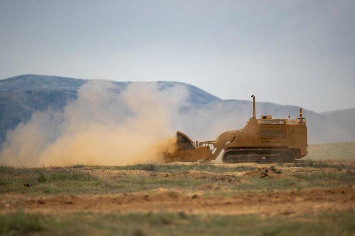 Milli Savunma Bakanlığından Azerbaycan'a 13 Mekanik Mayın Temizleme Aracı G4