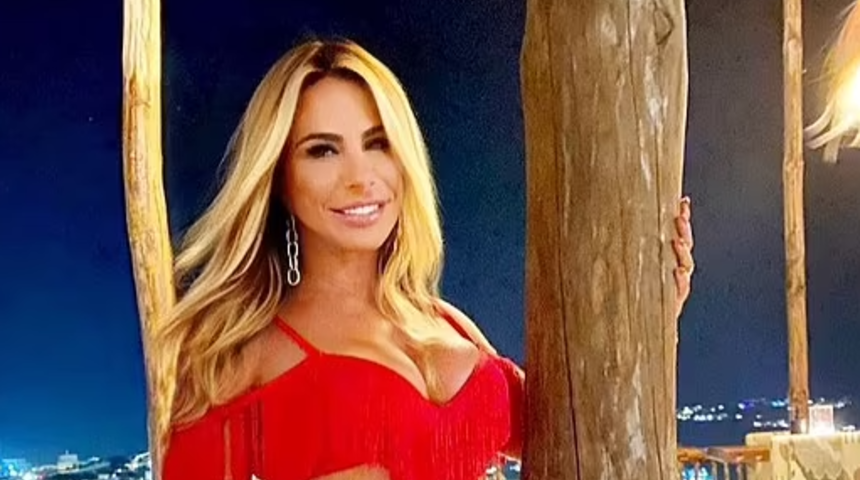 53 yaşındaki Andrea Sunshine’in yaşına kimse inanamadı! Çıplak küvet pozu mest etti