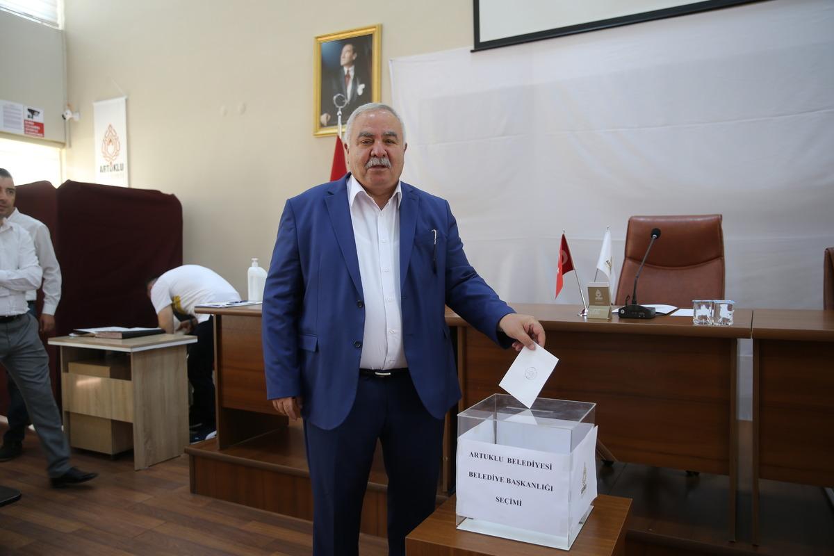 Mardin'in Artuklu Belediye Başkanlığına AK Parti'nin adayı Mehmet Tatlıdede se&ccedil;ildi
