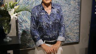 Ressam Devrim Erbil, Bodrum'da sanat eserlerinin sergilendiği mağazanın açılışına katıldı: