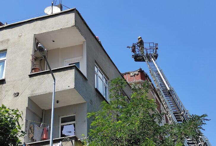 Küçükçekmece'de binanın çatısında çıkan yangın söndürüldü G3