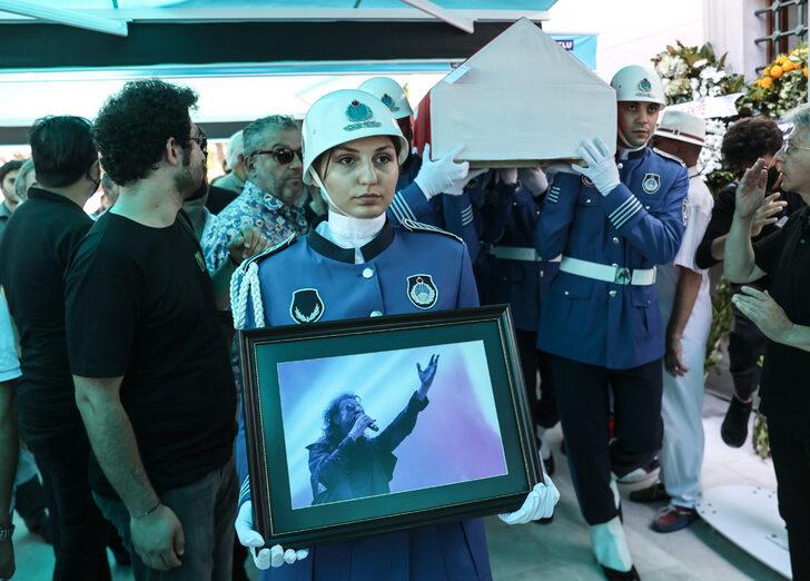 Sanatçı İlhan İrem son yolculuğuna uğurlandı G3