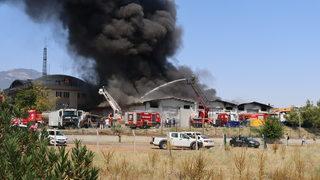 GÜNCELLEME - Denizli'de Çevik Kuvvet'e ait lojistik merkezinde çıkan yangın kontrol altında