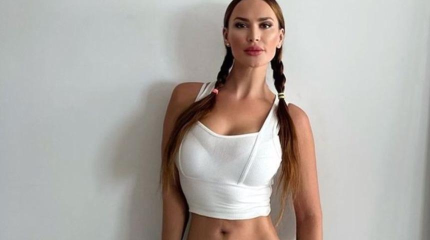 40 yaşında yarı yaşındaki erkeklerin gözbebeği! ''Gençliğimin sırrı iyi yemek, kahkaha ve bolca...''