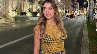 Hande Erçel'in ablası Gamze Erçel göğüs dekolteli plaj pozuyla büyüledi! Sen şaka mısın?