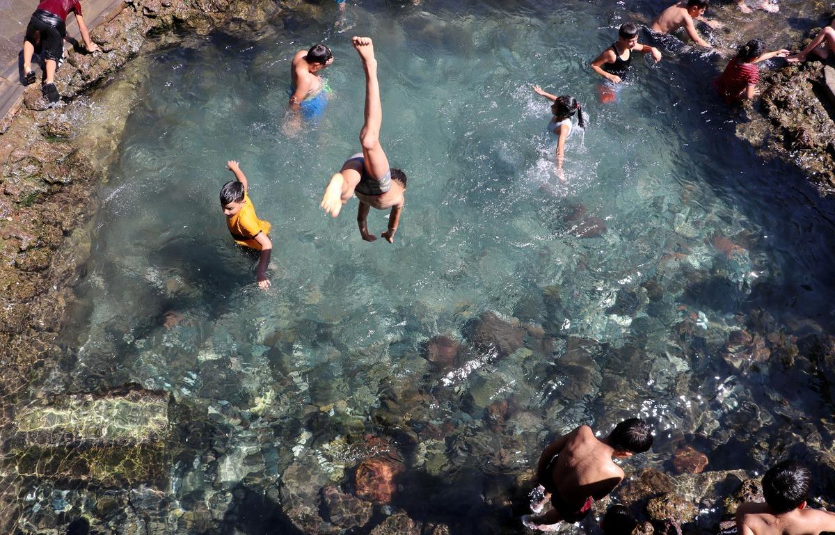 Diyarbakır'da 40 dereceyi aşan sıcak hava bunaltıyor