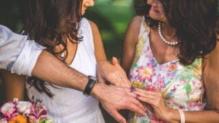 “Yeterince iyi değilsiniz” diyerek anne ve babasını düğüne davet etmedi! Ebeveynlerinin intikamı sert oldu