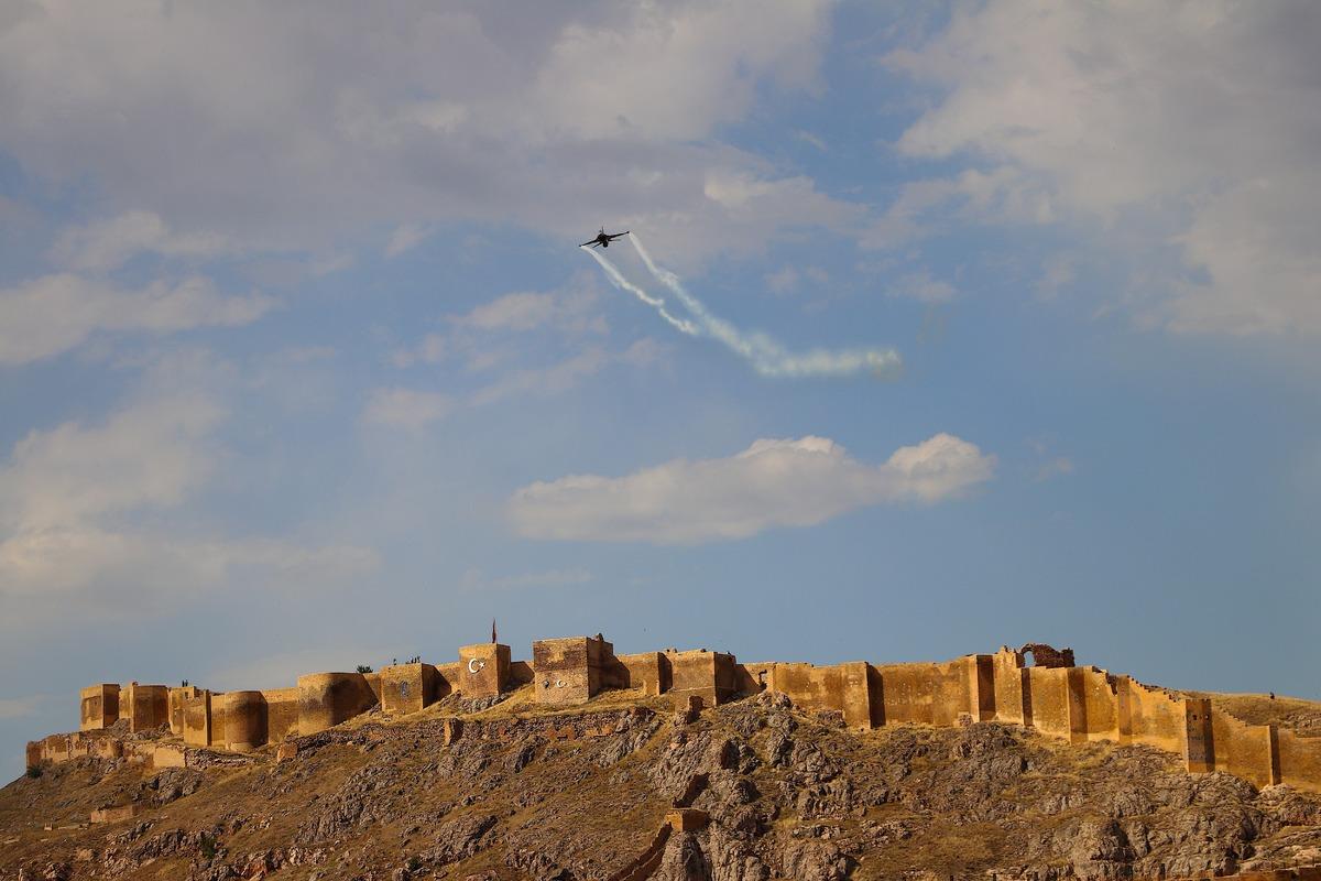 SOLOT&Uuml;RK Bayburt'ta prova u&ccedil;uşu yaptı