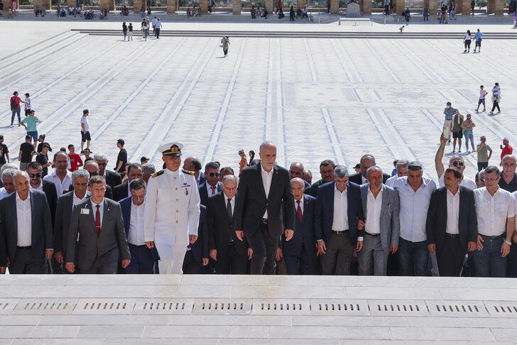 TÜRK-İŞ'ten kuruluşunun 70. yıl dönümü dolayısıyla Anıtkabir'e ziyaret G5