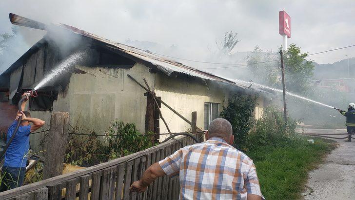 Düzce'de müstakil evde çıkan yangın hasara neden oldu G1