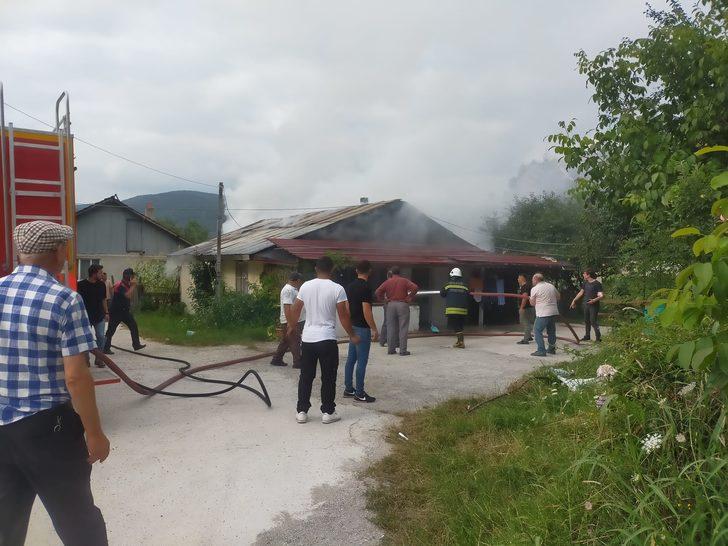 Düzce'de müstakil evde çıkan yangın hasara neden oldu G2