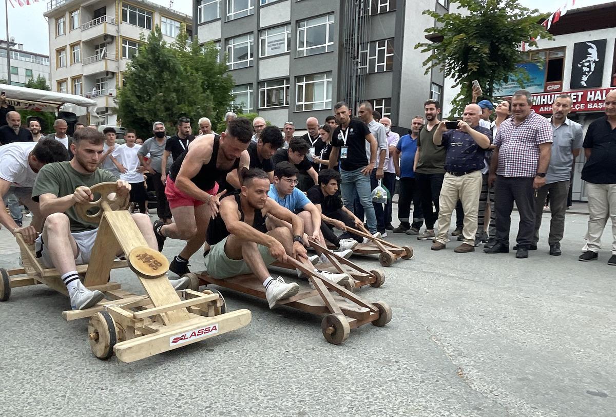 48. Uluslararası Arhavi K&uuml;lt&uuml;r ve Sanat Festivali d&uuml;zenlendi