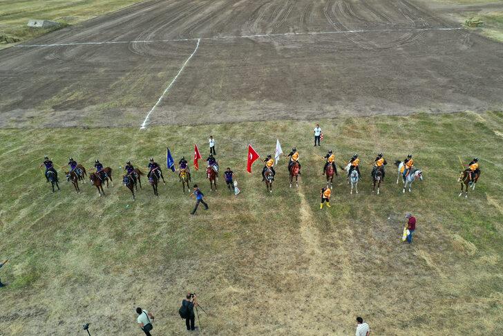 Ağrı'da "Mahalli At Yarışları Şenliği" düzenlendi G1