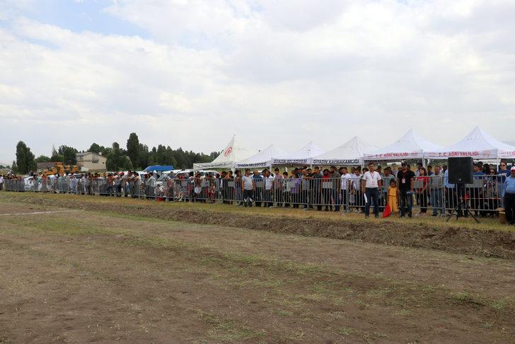 Ağrı'da "Mahalli At Yarışları Şenliği" düzenlendi G5