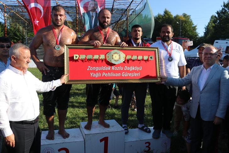 Dağköy Yağlı Güreşleri'nde başpehlivan Orhan Okulu oldu G4