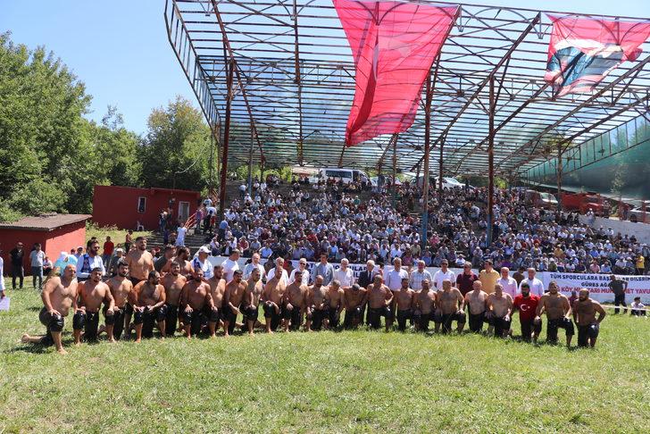 Dağköy Yağlı Güreşleri'nde başpehlivan Orhan Okulu oldu G5