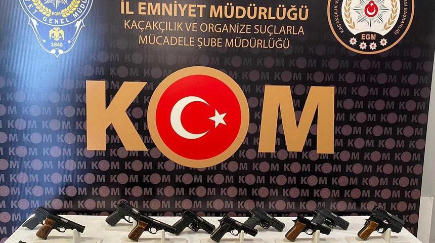 Antalya'da yasa dışı silah ticareti operasyonunda yakalanan 3 şüpheli tutuklandı