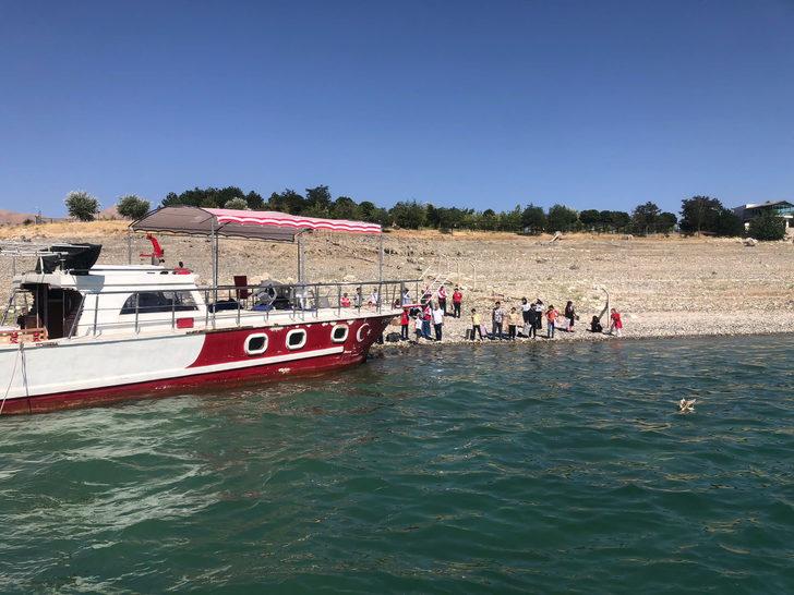 Tunceli’de baraj gölünde mahsur kalan vatandaşları jandarma kurtardı G3